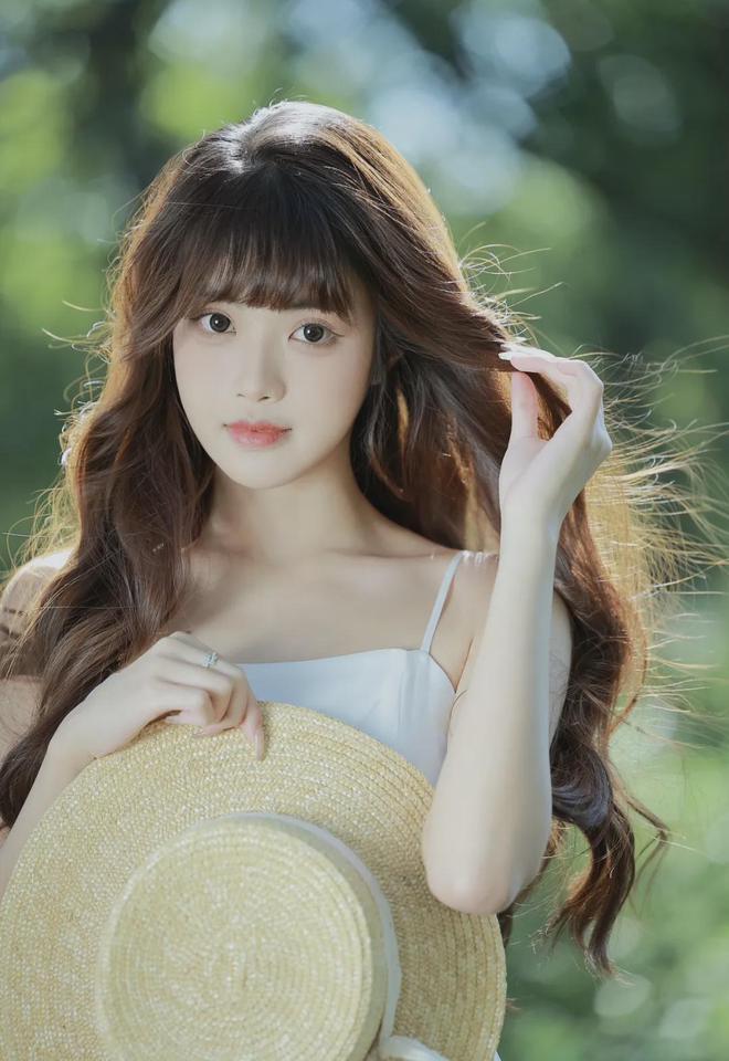 女班长把胸露出来让我
