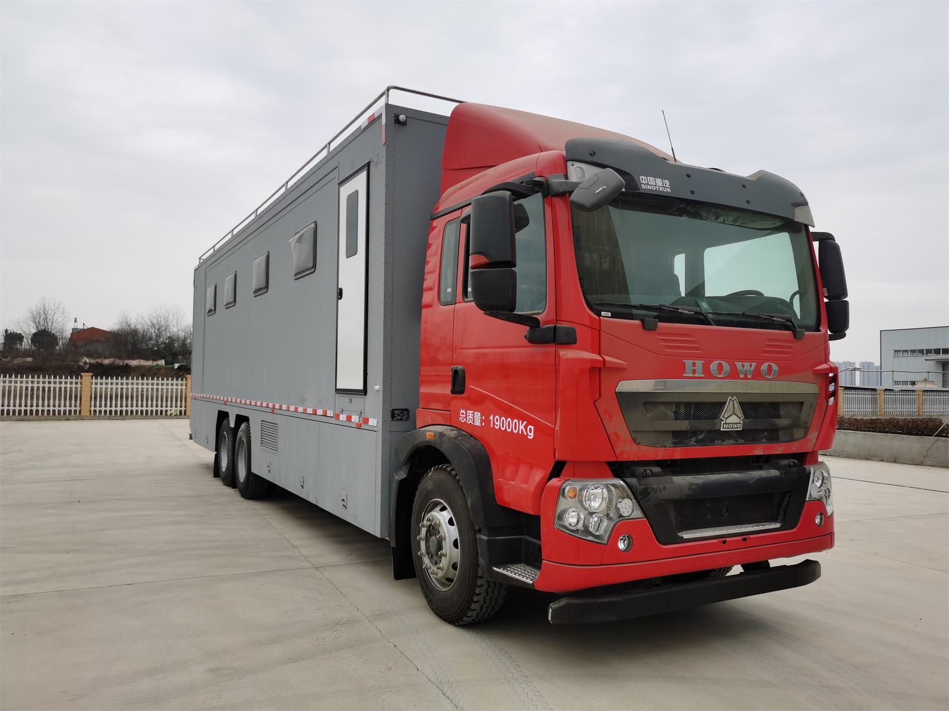 领鹿特种车辆取得多车型车架与后桥合装台架专利大大节省车间空间